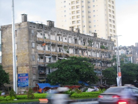 Hối hả di dân khi cơn bão đang tiến sát bờ - 1