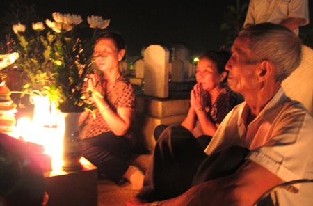 Hàng nghìn ngọn nến tri ân các anh hùng liệt sĩ - 9