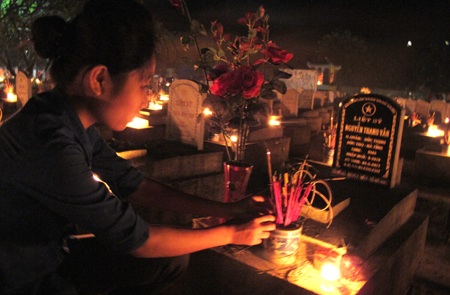 Hàng nghìn ngọn nến tri ân các anh hùng liệt sĩ - 4