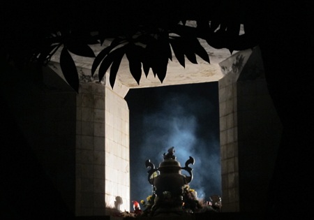 Hàng nghìn ngọn nến tri ân các anh hùng liệt sĩ - 12