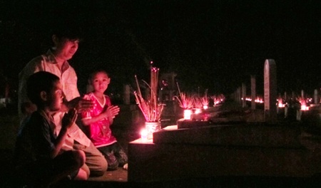 Hàng nghìn ngọn nến tri ân các anh hùng liệt sĩ - 8