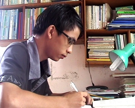 Cậu học trò nghèo đỗ điểm cao 2 trường ĐH đầu bảng - 1