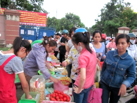 Chật vật đời công nhân - 1 Chật vật đời công nhân - 1