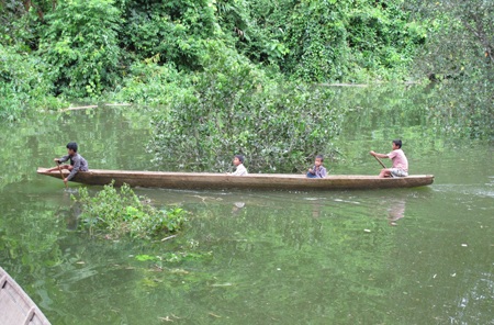 Cận cảnh trường học ngập tận nóc vì thủy điện tích nước - 5