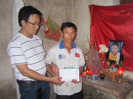 Bé 2 tuổi bị u sắc tố da đã về với cát bụi - 1 Bé 2 tuổi bị u sắc tố da đã về với cát bụi - 1