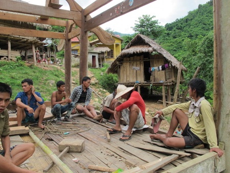 Về bản nghèo sắp chìm nghỉm trong lòng hồ thủy điện - 4