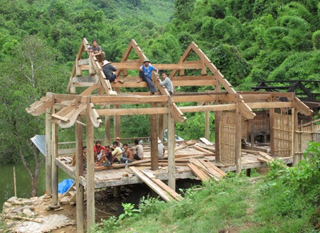 Về bản nghèo sắp chìm nghỉm trong lòng hồ thủy điện - 5