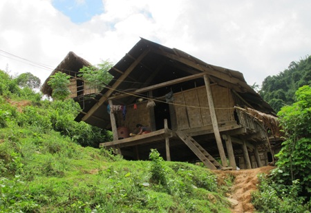 Về bản nghèo sắp chìm nghỉm trong lòng hồ thủy điện - 8