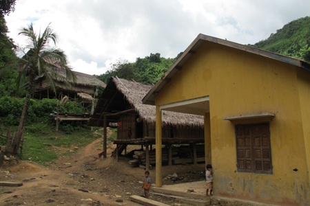 Về bản nghèo sắp chìm nghỉm trong lòng hồ thủy điện - 3