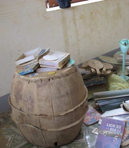 Ngổn ngang trường học ... khi cơn lũ đi qua  - 11