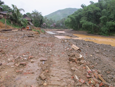 Ngổn ngang trường học ... khi cơn lũ đi qua  - 8