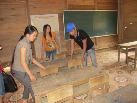 Ngổn ngang trường học ... khi cơn lũ đi qua  - 4