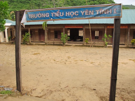 Ngổn ngang trường học ... khi cơn lũ đi qua  - 2