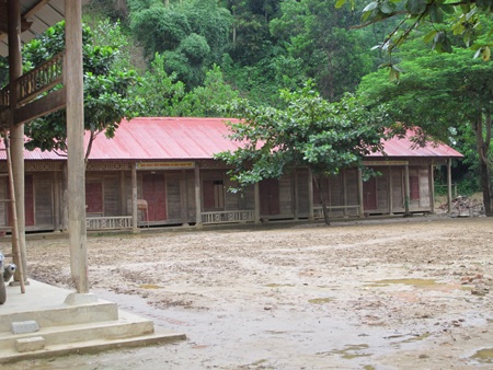 Ngổn ngang trường học ... khi cơn lũ đi qua  - 6