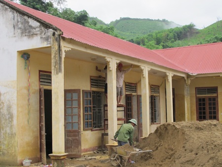 Ngổn ngang trường học ... khi cơn lũ đi qua  - 14