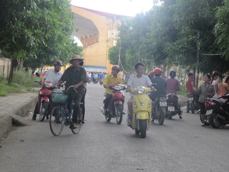 Thành phố Vinh lên cơn sốt vé trận "chung kết" - 3 Thành phố Vinh lên cơn sốt vé trận "chung kết" - 3