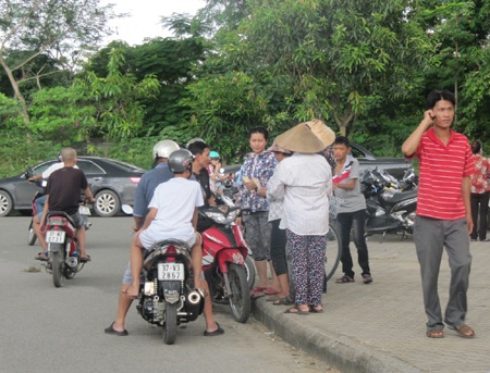 Thành phố Vinh lên cơn sốt vé trận "chung kết" - 4 Thành phố Vinh lên cơn sốt vé trận "chung kết" - 4