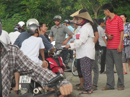 Thành phố Vinh lên cơn sốt vé trận "chung kết" - 6 Thành phố Vinh lên cơn sốt vé trận "chung kết" - 6