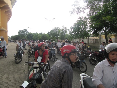 Thành phố Vinh lên cơn sốt vé trận "chung kết" - 7 Thành phố Vinh lên cơn sốt vé trận "chung kết" - 7