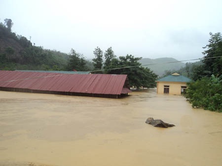 Lại lũ quét bất ngờ trong đêm, bản làng tan hoang  - 1
