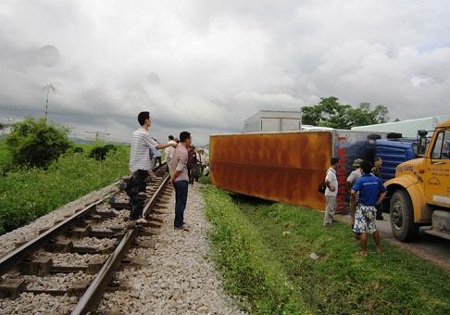 Hiểm họa rình rập trên tuyến đường sắt chạy qua Nghệ An - 1