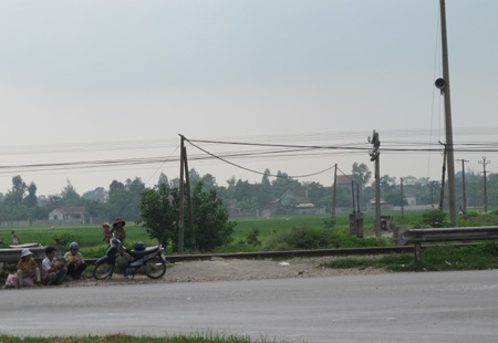 Hiểm họa rình rập trên tuyến đường sắt chạy qua Nghệ An - 2