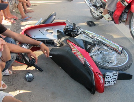 3 ô tô tông nhau, tắc đường hơn 2 giờ đồng hồ - 4