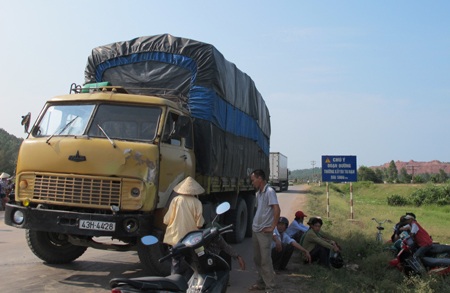Tai nạn kinh hoàng, 2 người chết tại chỗ - 1