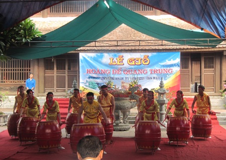 Hào hùng lễ giỗ Hoàng đế Quang Trung - 2 Hào hùng lễ giỗ Hoàng đế Quang Trung - 2