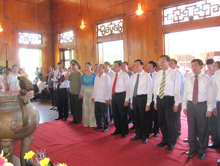 Chủ tịch nước dâng hương tại Khu di tích Kim Liên - 2 Chủ tịch nước dâng hương tại Khu di tích Kim Liên - 2