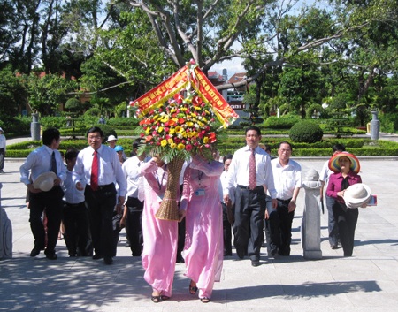 Chủ tịch nước dâng hương tại Khu di tích Kim Liên - 1 Chủ tịch nước dâng hương tại Khu di tích Kim Liên - 1