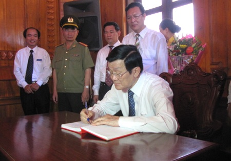 Chủ tịch nước dâng hương tại Khu di tích Kim Liên - 4 Chủ tịch nước dâng hương tại Khu di tích Kim Liên - 4