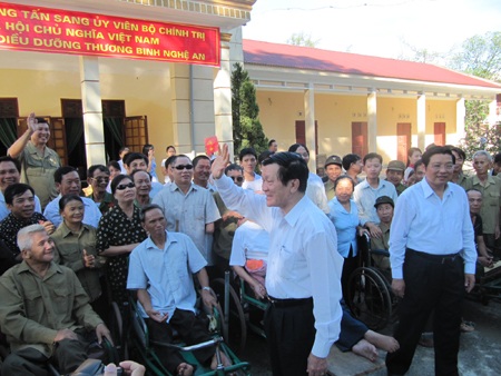 Chủ tịch nước Trương Tấn Sang thăm Trung tâm điều dưỡng thương binh - 5 Chủ tịch nước Trương Tấn Sang thăm Trung tâm điều dưỡng thương binh - 5
