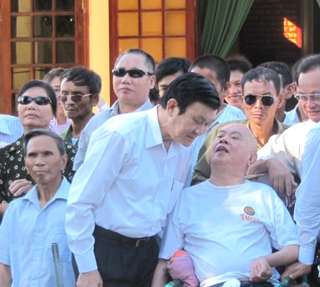 Chủ tịch nước Trương Tấn Sang thăm Trung tâm điều dưỡng thương binh - 2 Chủ tịch nước Trương Tấn Sang thăm Trung tâm điều dưỡng thương binh - 2