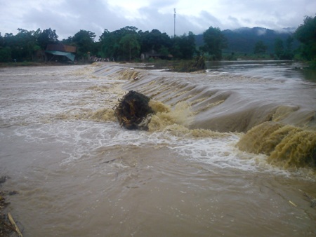 Cận cảnh mưa lũ tàn phá Con Cuông - 9