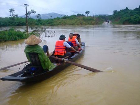 Cận cảnh mưa lũ tàn phá Con Cuông - 10
