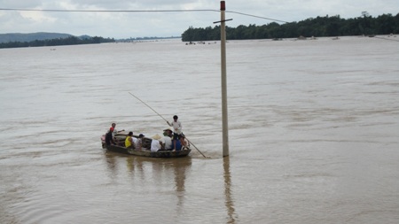 Nước sông Lam dâng cao, hàng trăm hộ dân ngập lụt  - 9