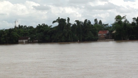 Nước sông Lam dâng cao, hàng trăm hộ dân ngập lụt  - 8