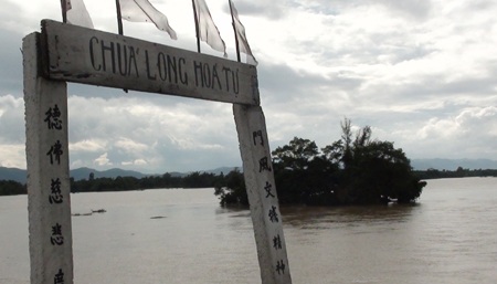 Nước sông Lam dâng cao, hàng trăm hộ dân ngập lụt  - 2