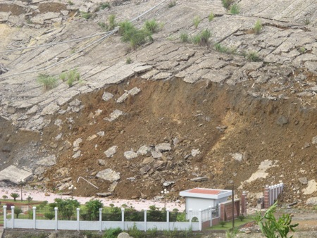 Sạt lở ta luy thủy điện Bản Vẽ - 2