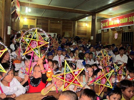 Tết Trung thu đầu tiên ở thung lũng Huồi Hỷ - 10