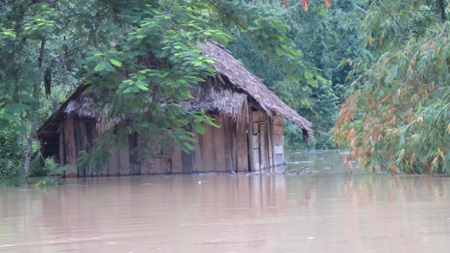 Đồn biên phòng chìm trong biển nước - 8