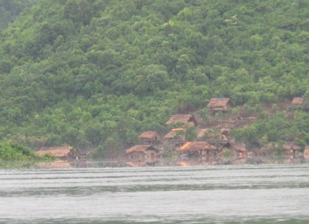 Đồn biên phòng chìm trong biển nước - 9