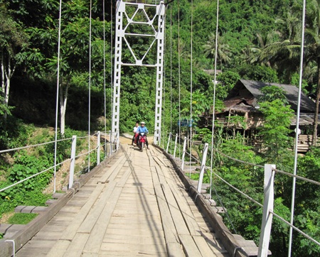 Nghệ An: Nứt núi Pu Căm, hàng trăm người dân bị đe doạ - 10