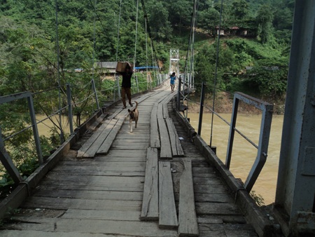 Nghệ An: Nứt núi Pu Căm, hàng trăm người dân bị đe doạ - 11