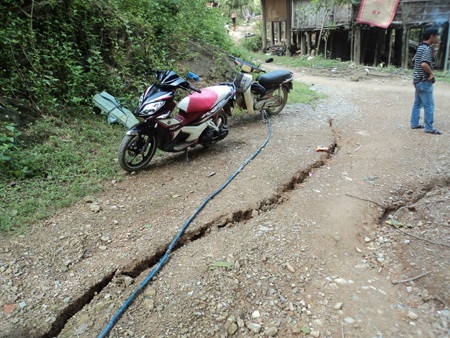 Nghệ An: Nứt núi Pu Căm, hàng trăm người dân bị đe doạ - 8