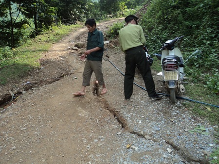 Nghệ An: Nứt núi Pu Căm, hàng trăm người dân bị đe doạ - 9