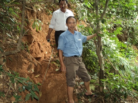 Nghệ An: Nứt núi Pu Căm, hàng trăm người dân bị đe doạ - 2