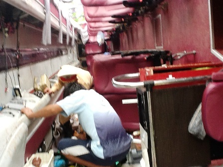 Cơ quan chức năng đang khám nghiệm hiện trường, điều tra nguyên nhân vụ tai nạn