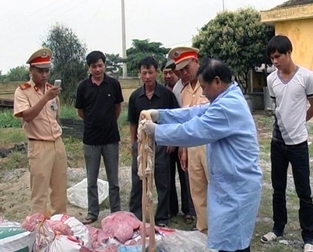 CSGT bắt xe chở gần 1 tạ nội tạng động vật không rõ nguồn gốc